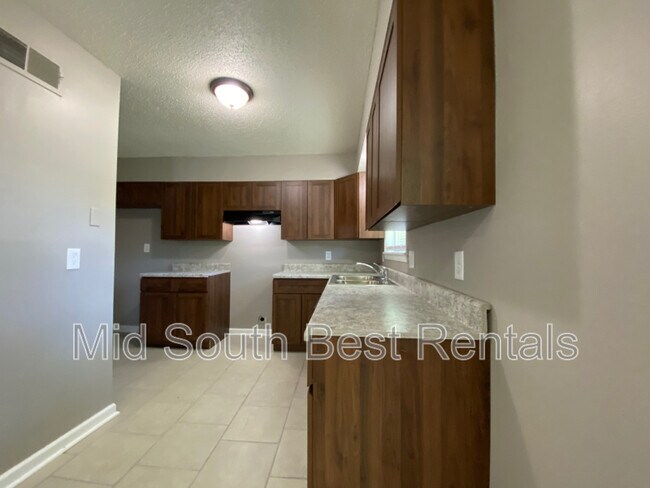 Building Photo - 463 Dreger Ave