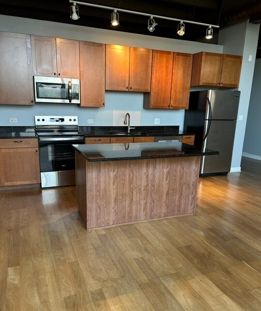 Foto del edificio - 4131 W Belmont Ave
