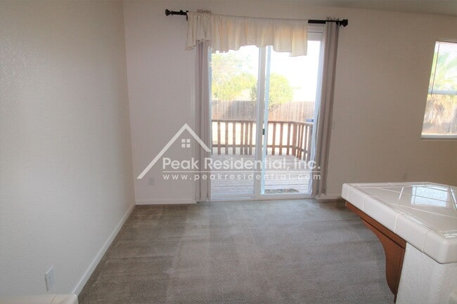 Building Photo - Newer South Sacramento Area 3bd/2.5ba Home
