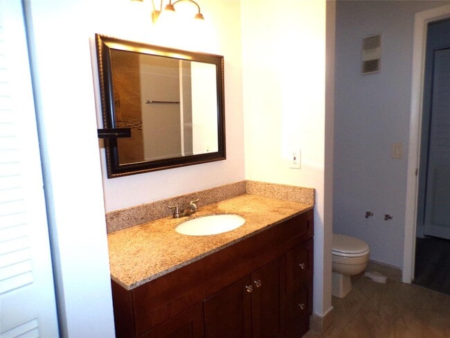 Building Photo - 2180 Bayberry Dr