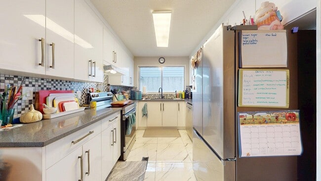 Building Photo - 1436 62 St NW