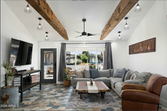 Building Photo - 1152 E Malibu Dr