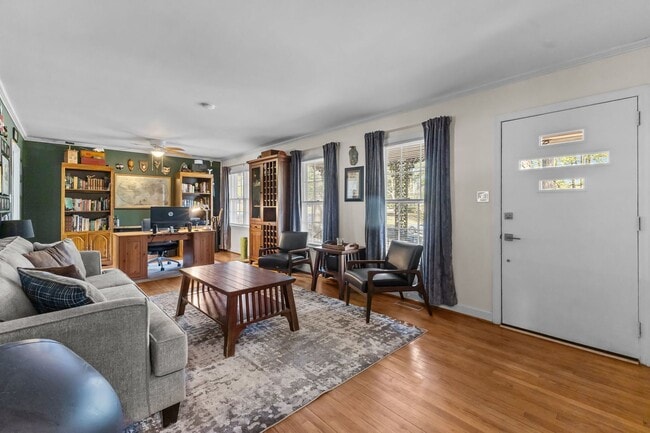 Building Photo - 2125 Forest Hills Dr