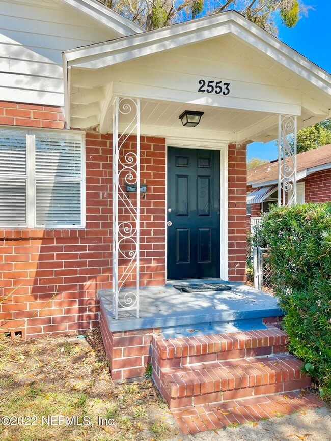 Building Photo - 2553 Myra St