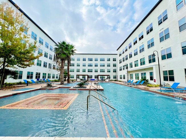 Building Photo - Loft All