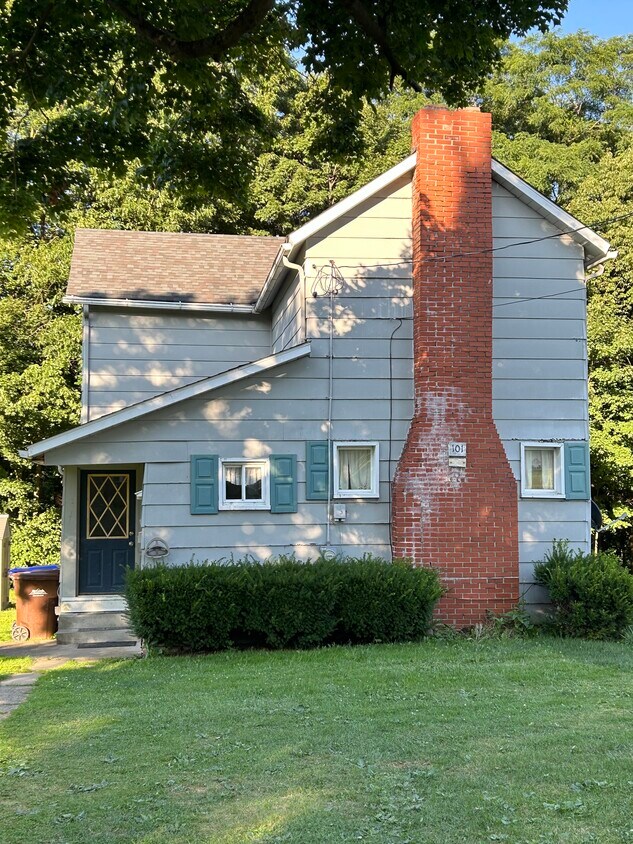 Foto principal - 101 N 2nd St