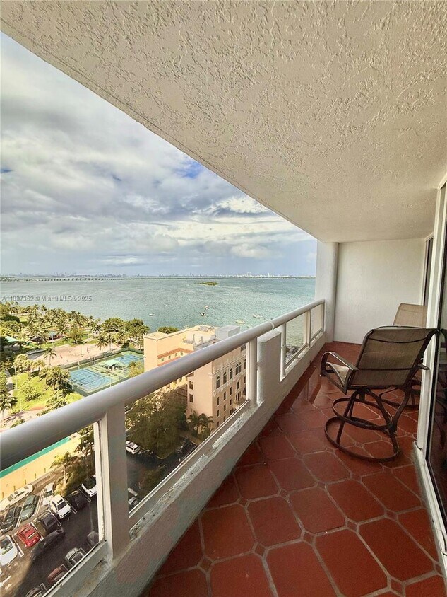 Primary Photo - 1717 N Bayshore Dr