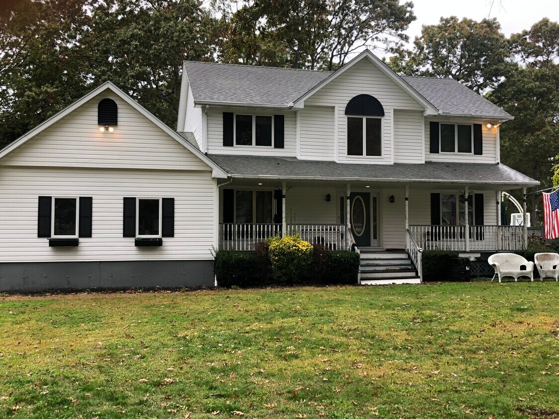 11 Park Cir, Shirley, NY 11967 House for Rent in Shirley, NY