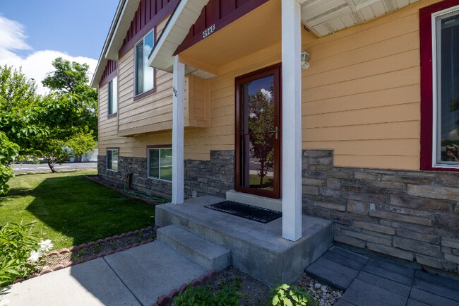 Building Photo - 496 E 3400 S