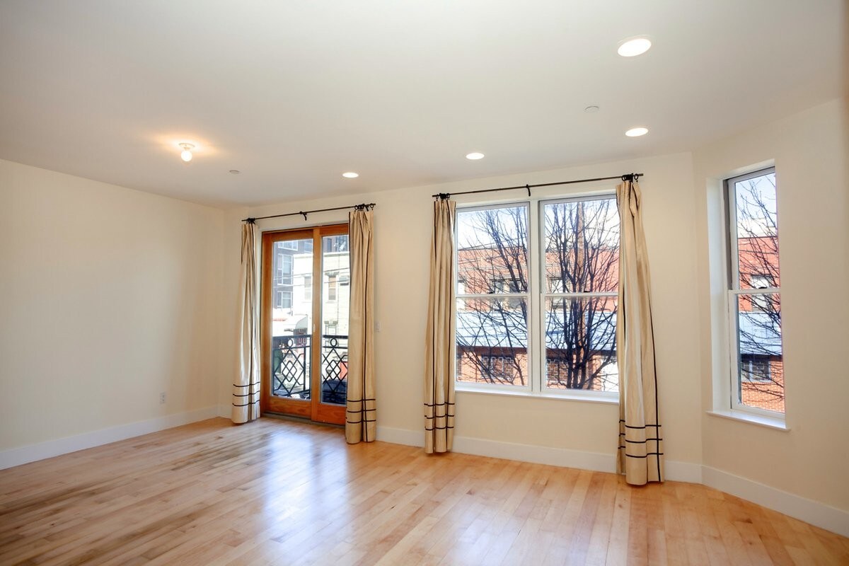 Foto del edificio - 252 Richardson St