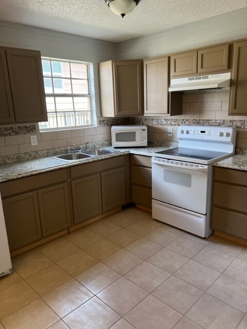 Apartamento 3 Cocina - 3700 Keltner Ave