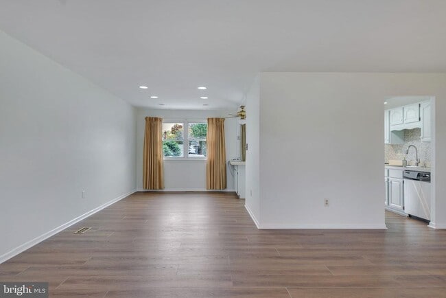 Foto del edificio - 852 Birchwood Ct