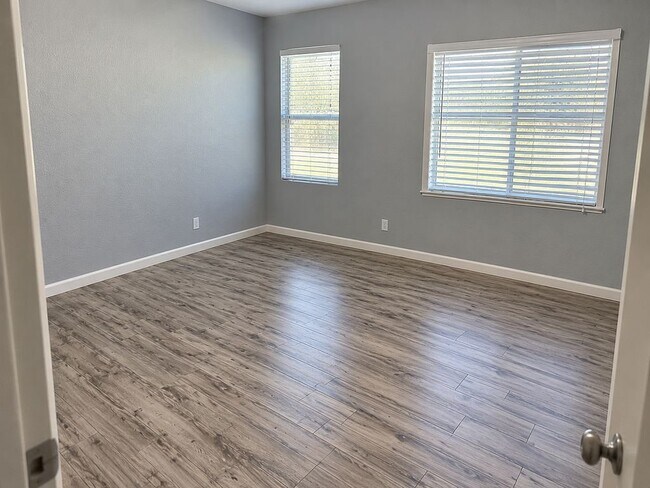 Foto del edificio - 6602 Escallonia Way