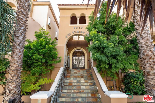 Foto principal - 1835 S Barrington Ave