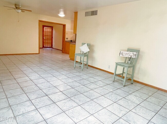 Building Photo - 1526 E Cedar St