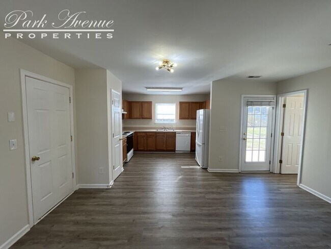Building Photo - 6625 Commack Dr