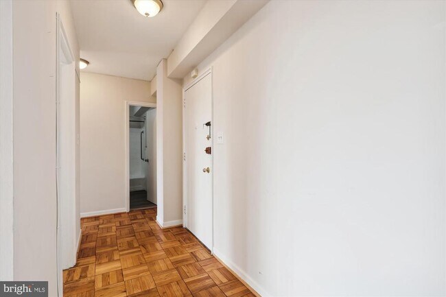 Foto del edificio - 4301 Massachusetts Ave NW