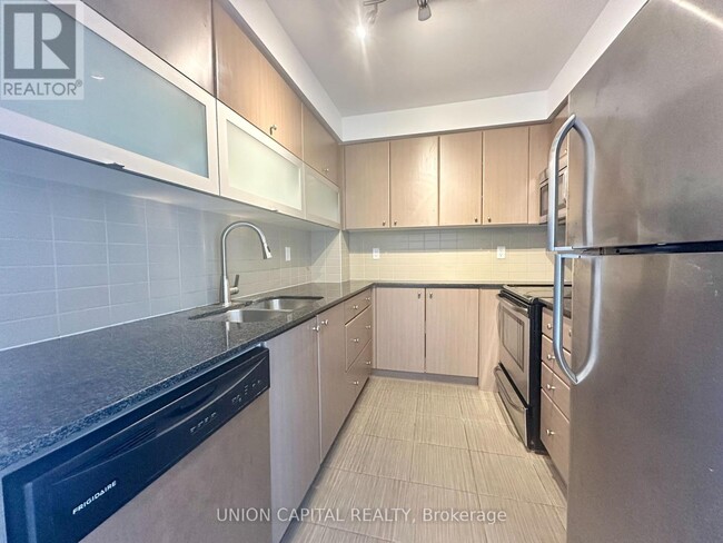 Photo du bâtiment - 2015-2015 Sheppard Ave E