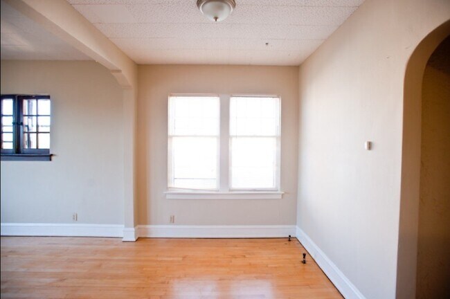 Foto del edificio - 1720 E Newton Ave
