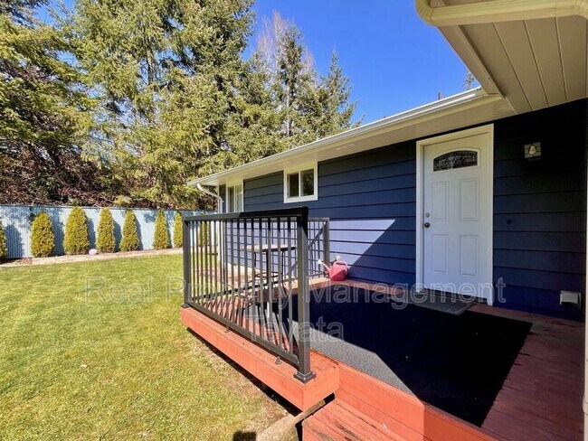 Building Photo - 805 Gilbert Dr
