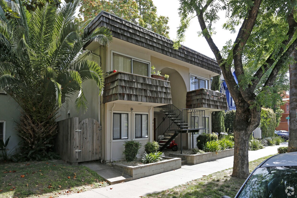Building Photo - 2425 L St