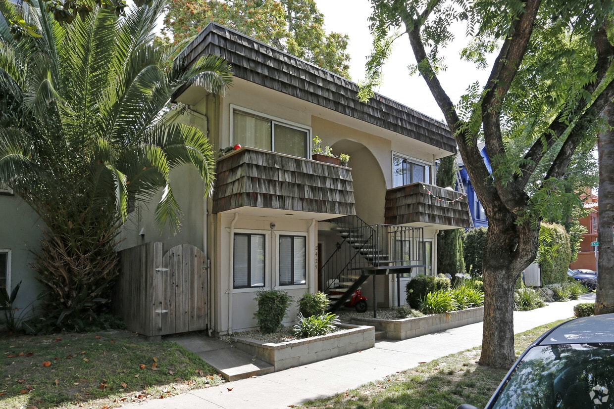 Foto del edificio - 2425 L St
