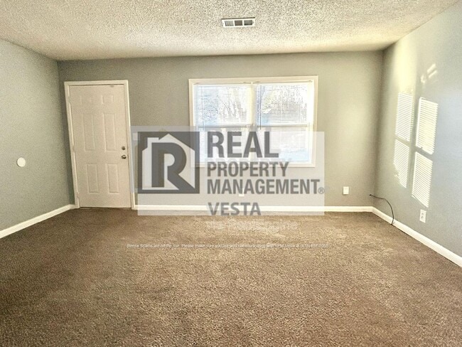 Building Photo - 2403 Groveland Cir N