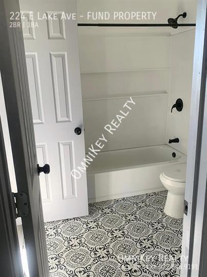 Foto principal - 224 E Lake Ave