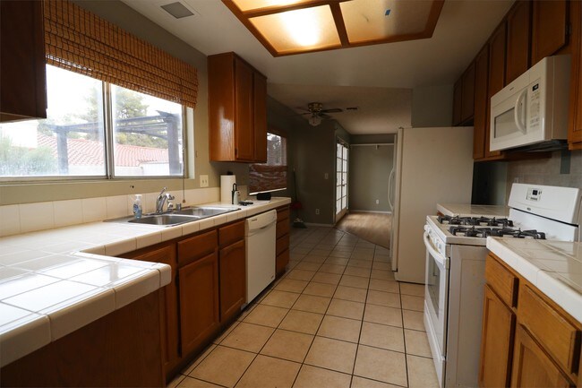 Building Photo - 2314 Lone Pine Dr