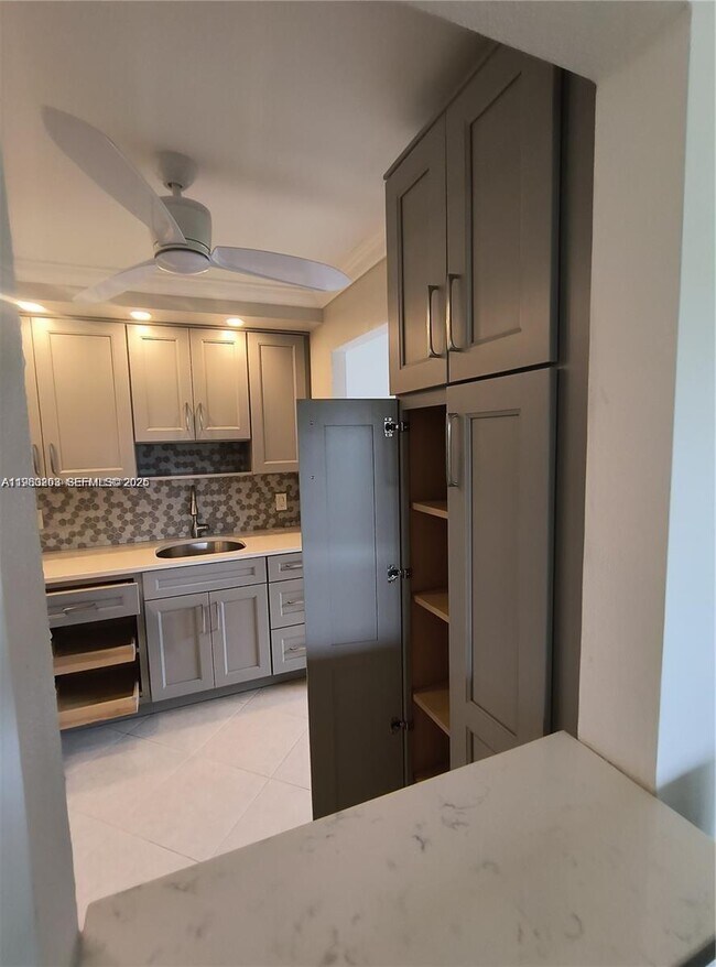 Foto del edificio - 662 North Dr