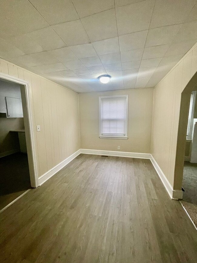 Building Photo - This adorable  2 Bedroom 1 bath home on Glenwood Drive