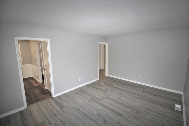 Foto del edificio - Move In Special!! 1/2 Off First Month's Re...