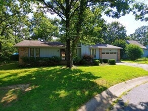 Building Photo - 5 Hickory Ln