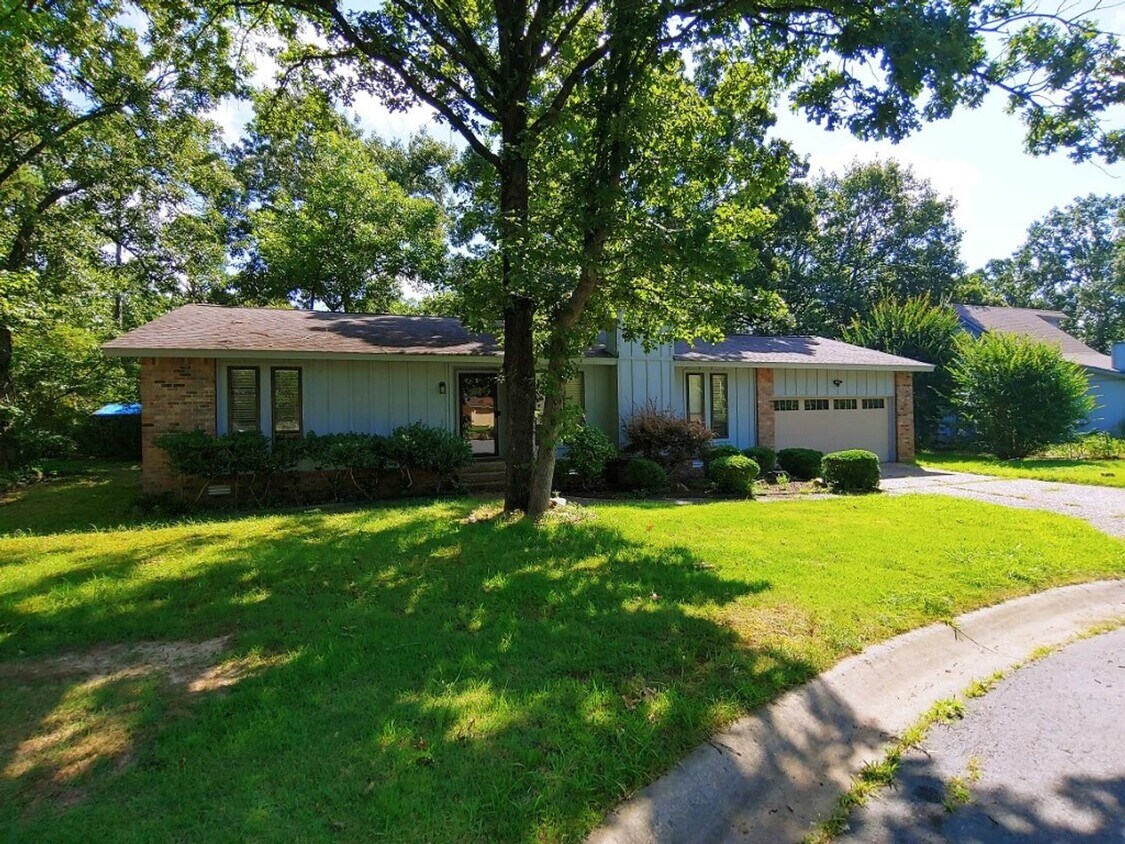 5 Hickory Ln, Maumelle, AR 72113 House Rental in Maumelle, AR