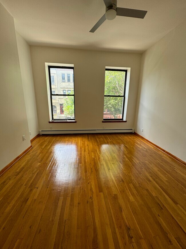Livingroom - 143 W 136th St