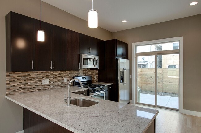 Building Photo - Townhome in Fishtown