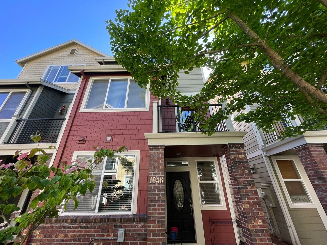 Primary Photo - Gated Quaint Neighborhood in the Gresham S...