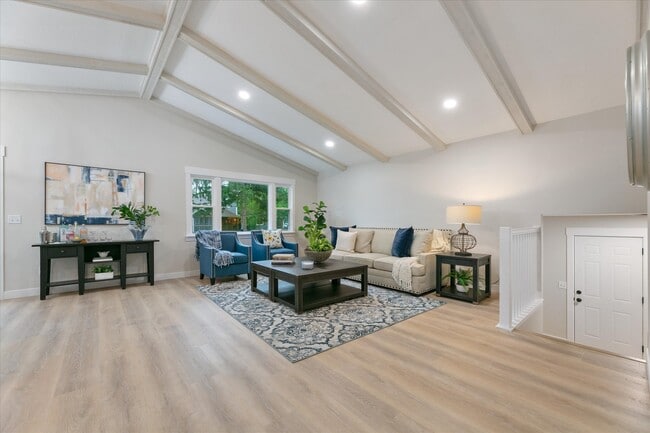 Foto del edificio - 4835 Drake St