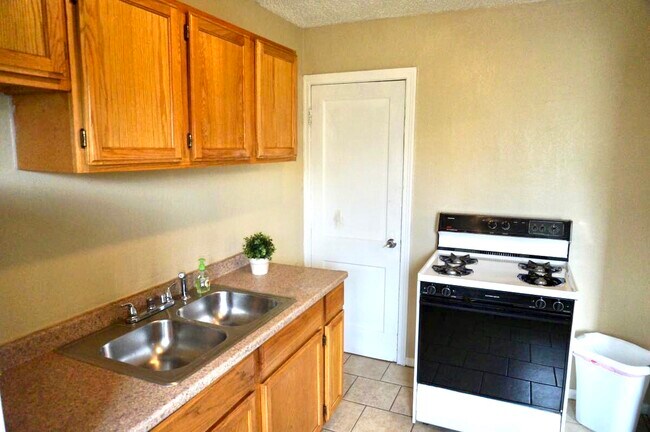Foto del edificio - 5814 Forest Ave