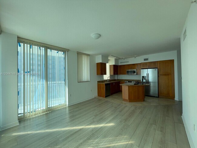 Foto del edificio - 1755 E Hallandale Beach Blvd