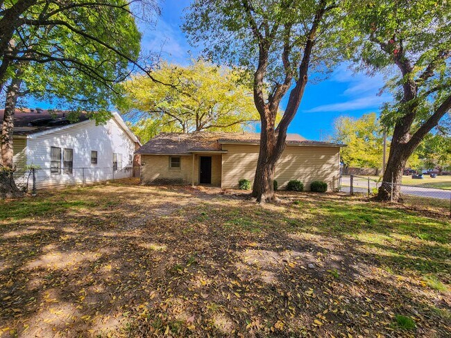 Foto del edificio - Newly Renovated 3 bedroom 1 bath home in Shawnee