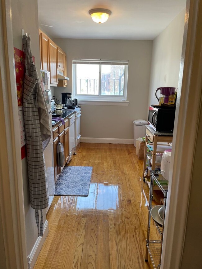 Building Photo - NO FEE promo expires soon!  Updated Apt w ...