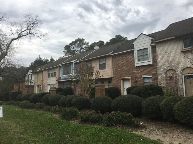 Building Photo - 425 Sunset Dr