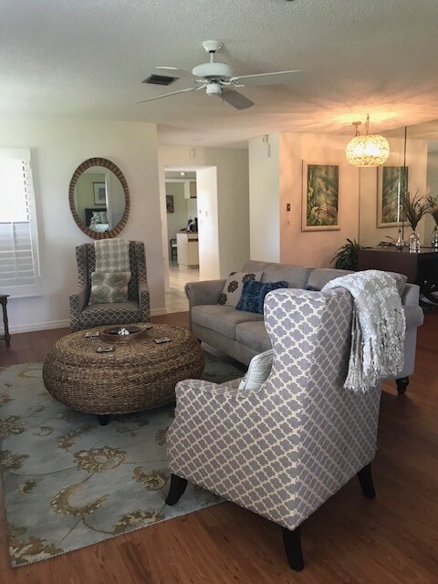 Living Area w/ Formal Dining Area - 3103 Vivienda Blvd
