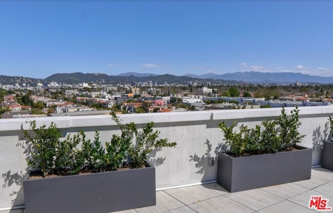 Foto del edificio - 5768 W 3rd St