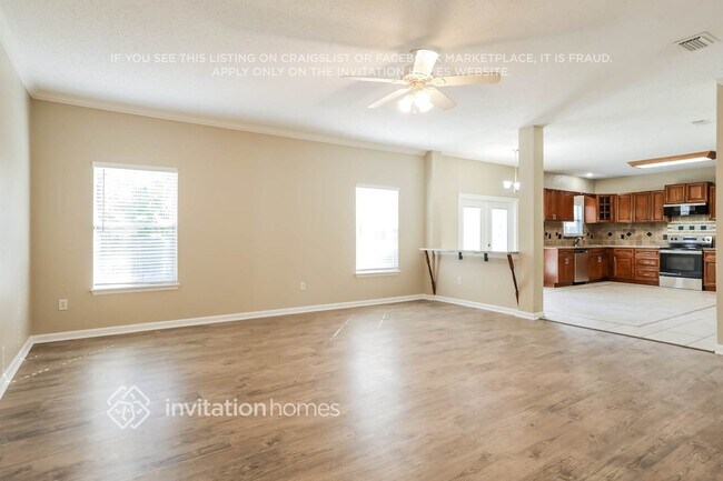 Foto del edificio - 14510 Woodfield Cir S