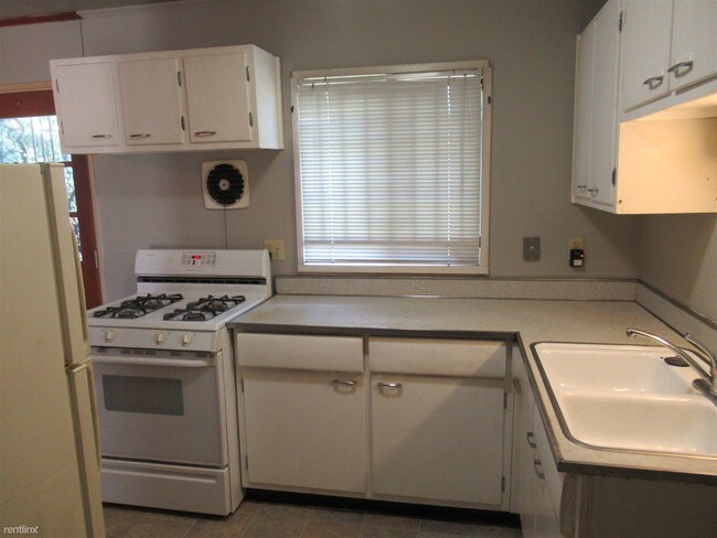 Building Photo - 4 br, 1 bath House - 4342 Kimball Ave