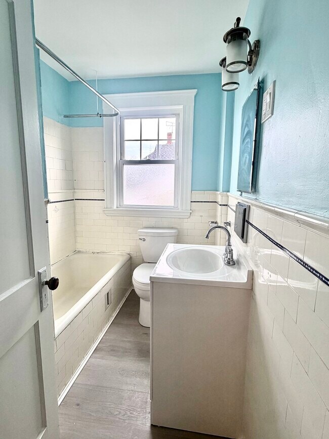 Foto del edificio - 107 Loring Ave
