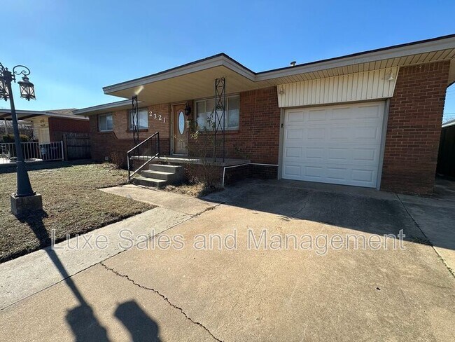 Foto del edificio - 2321 Becker Pl