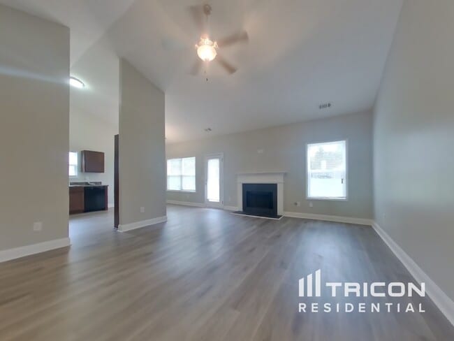 Building Photo - 504 Cole Creek Dr